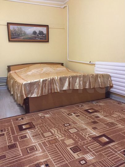 Комната 15 м² в 9-к., 1/3 эт.