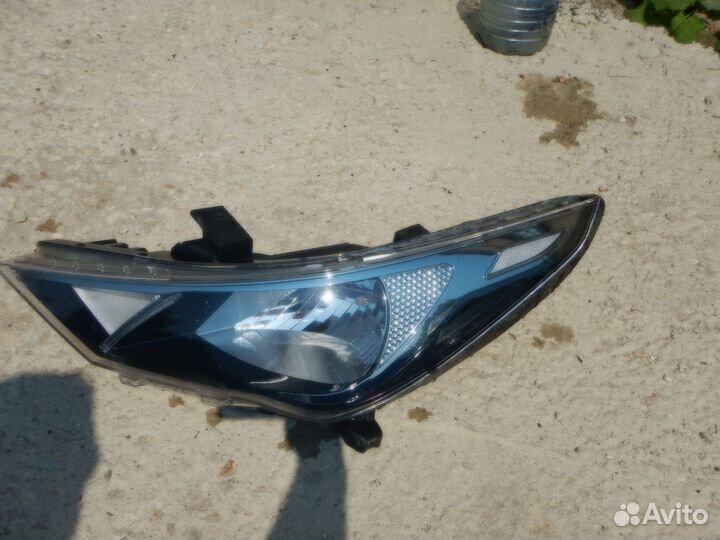 Фара левая Hyundai Solaris 2