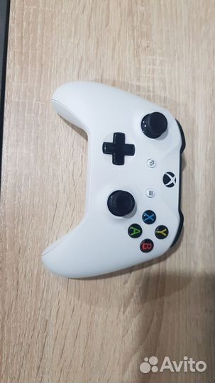 Xbox one s. 460 плюс игр по подписке