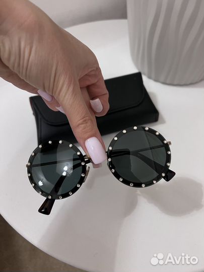 Солнцезащитные очки женские valentino