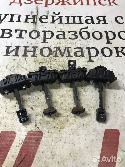 Ограничитель двери Land Rover Freelander