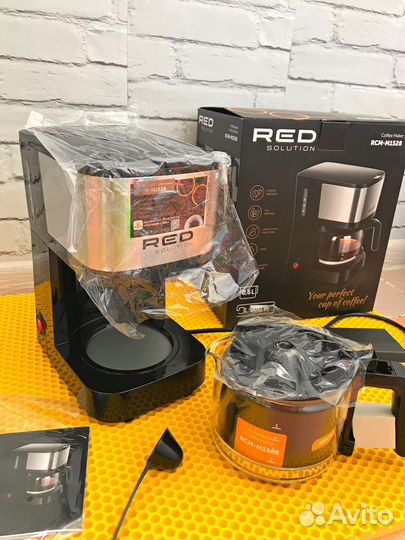 Новая кофеварка в упаковке