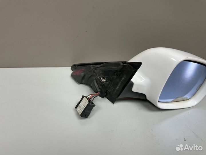 Зеркало правое Audi A4 8D B5