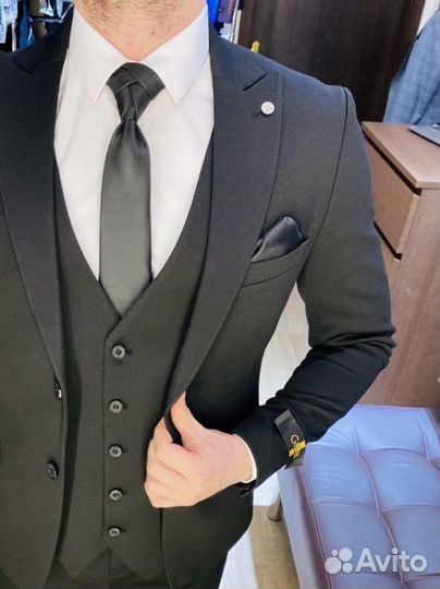 Мужской костюм черный не мнущийся