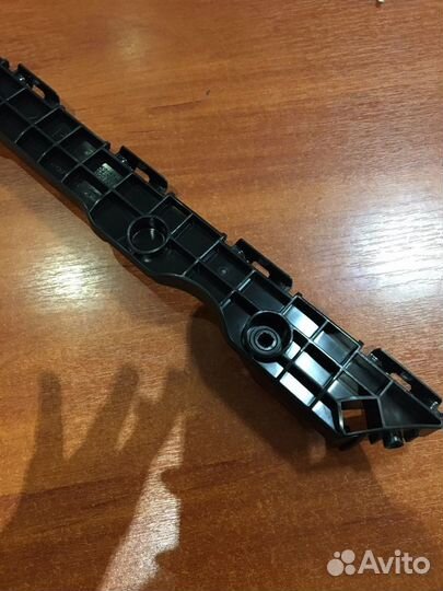 Крепление бампера Toyota Cruiser 200