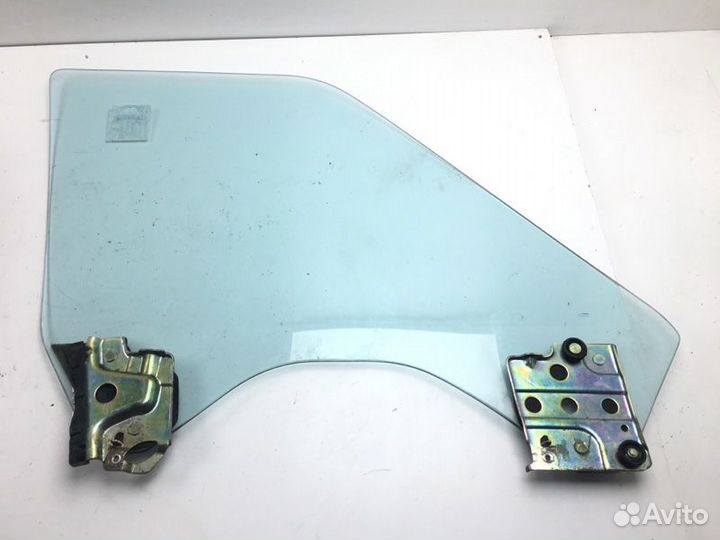 Стекло двери переднее левое Subaru Leone 1986