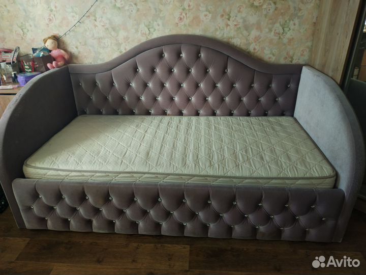 Диван-кровать для девочки