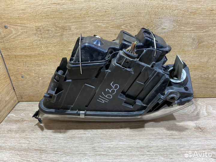 Фара правая Audi A6 C5 дорестайлинг 142319