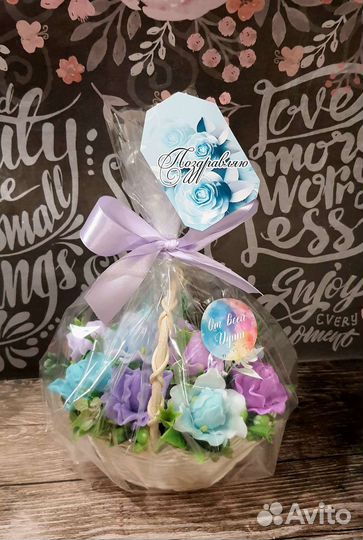 Букет цветов из мыла в корзинке