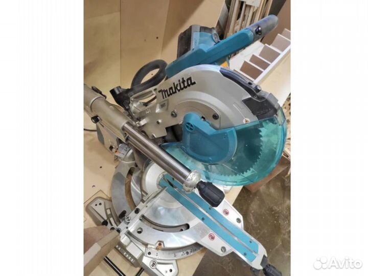 Торцовочная пила Makita LS1219