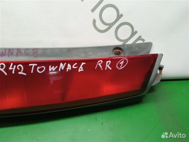 Стоп-сигнал задний правый Toyota Lite Ace CR42