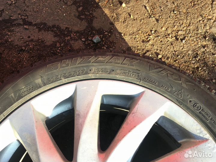 Bridgestone Blizzak VRX 215/50 R17