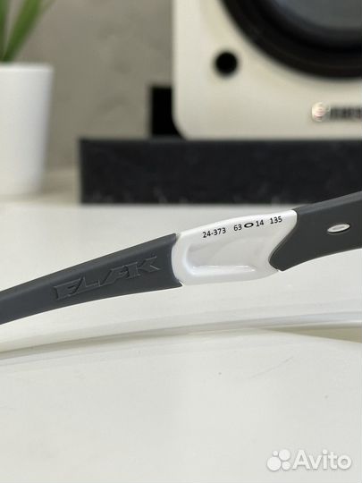 Солнцезащитные очки Oakley Flak