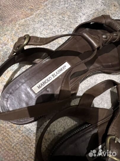 Manolo blahnik 40.5