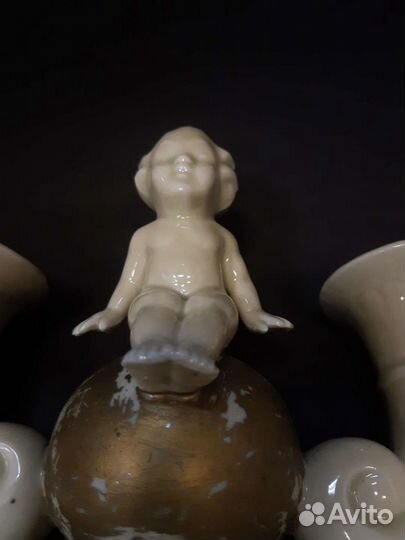 Подсвечник Путти на шаре