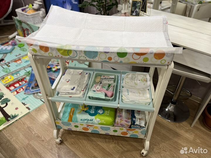 Столик для пеленания с подставкой для ванночки