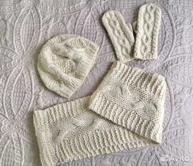 Шапка (берет) + шарф-снуд и варежки