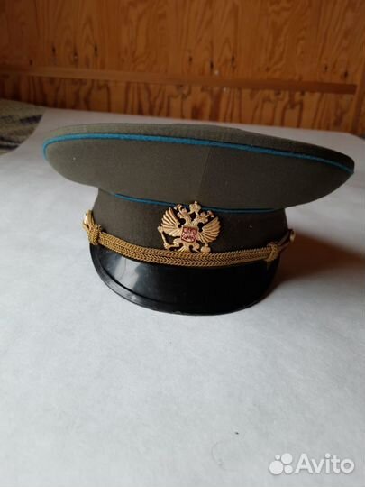Офицерская фуражка вооружённых сил России