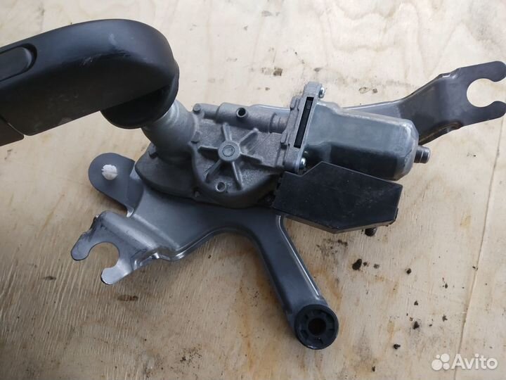 Моторчик стеклоочистителя задний Toyota Rav4