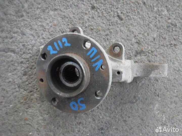 Кулак передний левый Ваз 2112 112 2004