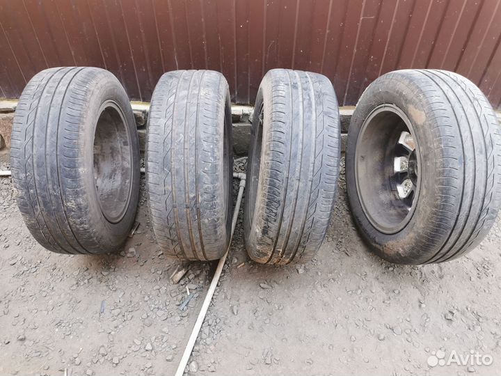 Bridgestone Turanza T001 215/60 R16