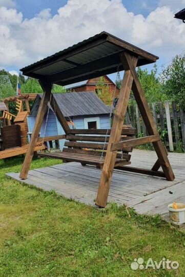 Садовые качели из дерева