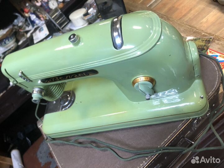 Швейная машинка Волга 1950 года