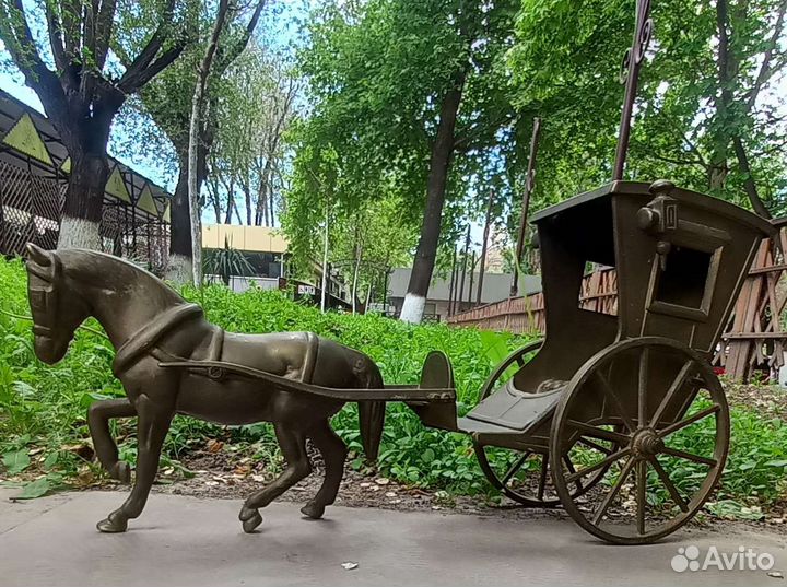 Бронзовая статуэтка повозка