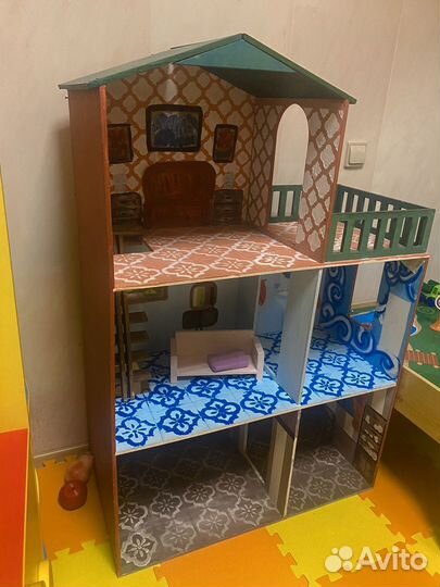 Большой кукольный домик деревянный