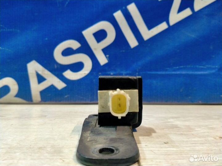 Датчик airbag правый Toyota Mark Ii GX100 1GFE