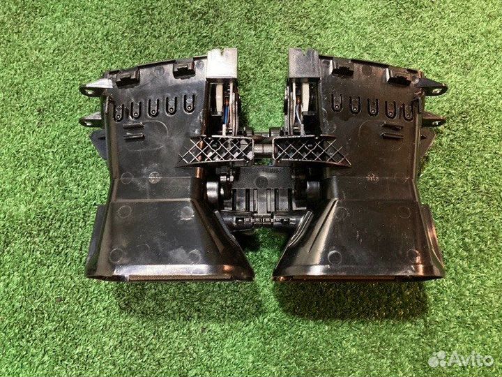 Дефлектор центральный Mercedes-Benz E-Class W212