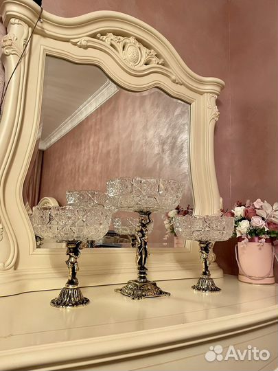 Вазы хрустальные на бронзовой ножке