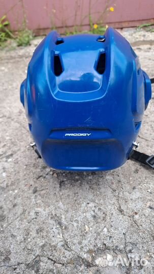 Хоккейный шлем