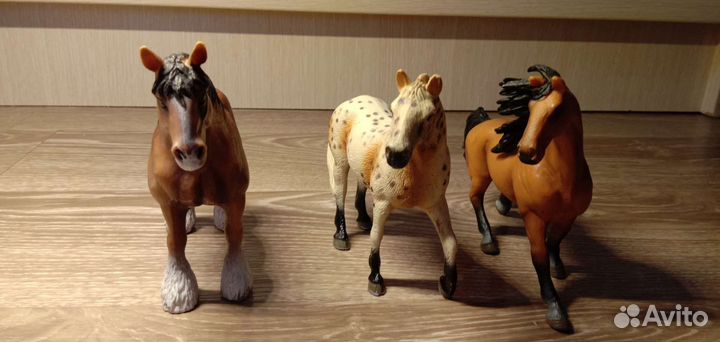 Фигурки/игрушки лошадей