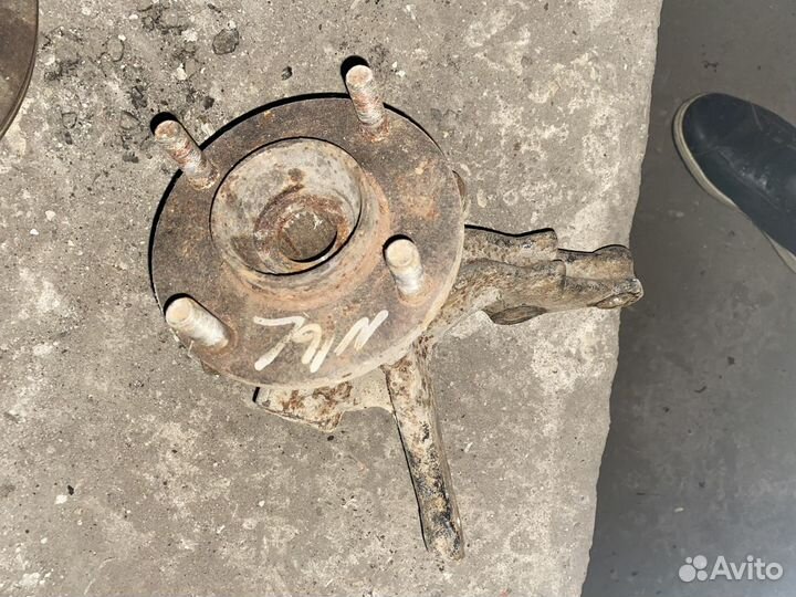 Поворотный кулак Nissan almera n16