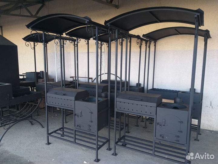 Мангал с крышей и барбекю