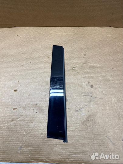 Верхняя накладка задней правой двери LX 450