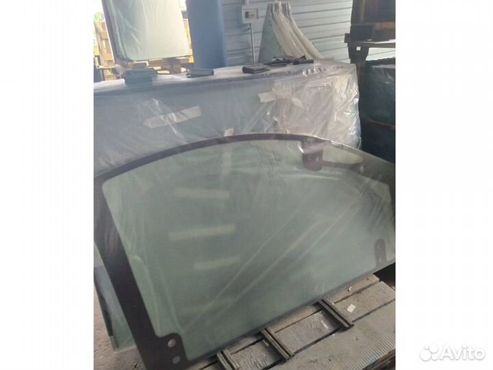 Стекло заднее из 3 частей Volvo
