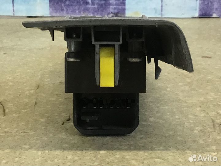 Блок управления стеклоподъемниками Toyota Hi Lux 2