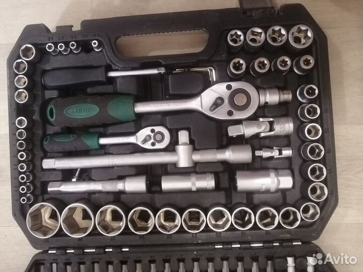 Набор ключей с трещеткой в кейсе