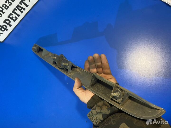 Молдинг багажника mitsubishi carisma седан