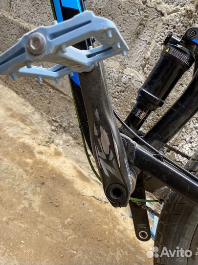 Дербан Giant Stance