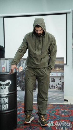 Мужской спортивный костюм