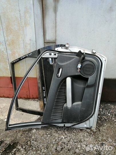 Дверь Mazda demio DE