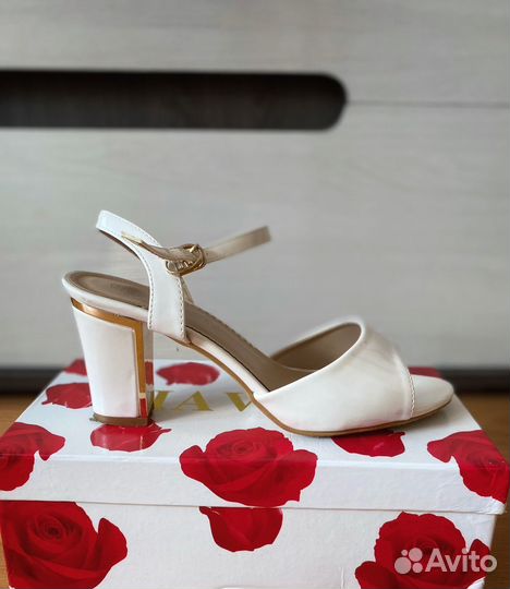 Босоножки женские