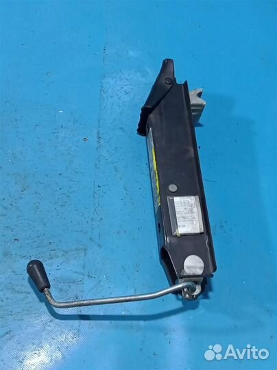 Домкрат VW Polo (Sed RUS) 2011