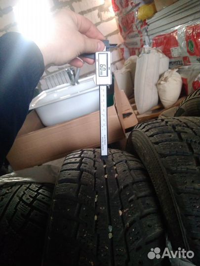 Kumho I'Zen RV Stud KC16 215/70 R16