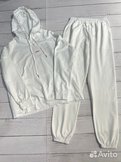 Костюм спортивный