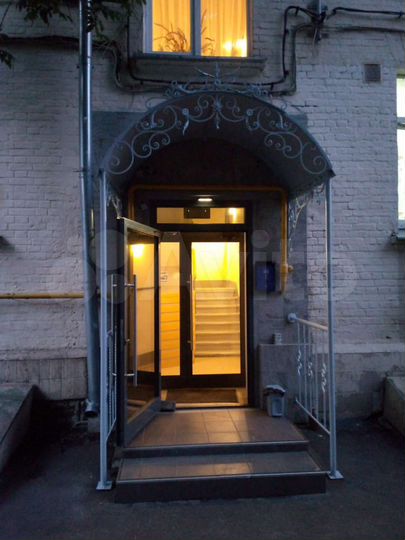 Комната 14 м² в 9-к., 2/4 эт.