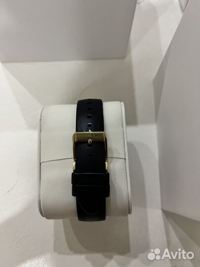 Смарт часы Michael Kors MKT5053 оригинал